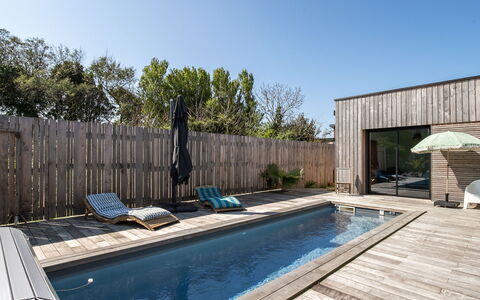 La Villa Agapanthes: Hout, Zwembad, Samengesteld Materiaal, Hardwood, Dek, Plank, Ontwerp, Buitenmeubels, Beits, Waterpartij