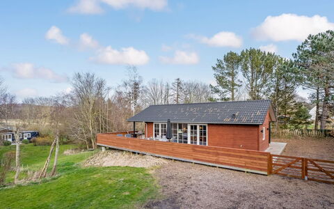 Preben - 50M from the Sea: Hout, Dak, Architectuur, Huis, Huis, Verblijf, Siding, Hardwood, Helling, Landgoed
