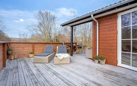Preben - 50M from the Sea: Hout, Dak, Architectuur, Huis, Huis, Verblijf, Siding, Hardwood, Helling, Landgoed