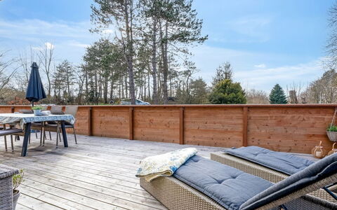 Preben - 50M from the Sea: Hout, Dak, Architectuur, Huis, Huis, Verblijf, Siding, Hardwood, Helling, Landgoed