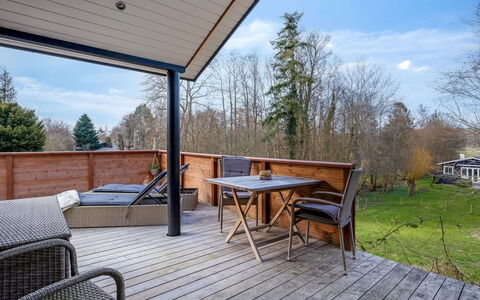Preben - 50M from the Sea: Hout, Dak, Architectuur, Huis, Huis, Verblijf, Siding, Hardwood, Helling, Landgoed