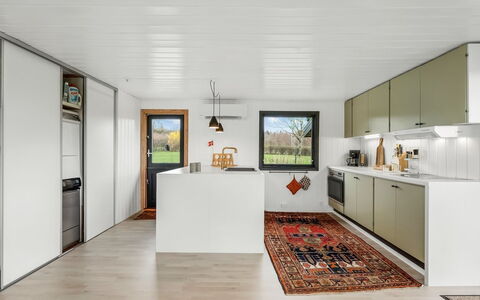 Jule - 1.3Km to the Fjord: Flooring, Hout, Interieur Ontwerp, Keuken, Plafond, Countertop, Verdieping, Meubilair, Toestel Van De Keuken, Cabinetry