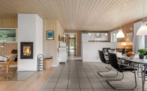 Dix - 900M from the Sea: Dak, Huis, Huis, Verblijf, Deur, Siding, Dek, Veranda, Plank, Hardwood