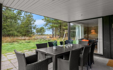 Dix - 900M from the Sea: Dak, Huis, Huis, Verblijf, Deur, Siding, Dek, Veranda, Plank, Hardwood