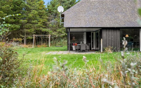 Dix - 900M from the Sea: Dak, Huis, Huis, Verblijf, Deur, Siding, Dek, Veranda, Plank, Hardwood