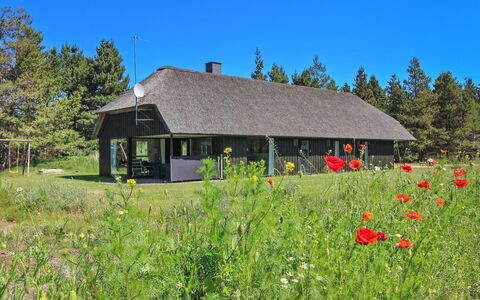 Dix - 900M from the Sea: Dak, Huis, Huis, Verblijf, Deur, Siding, Dek, Veranda, Plank, Hardwood