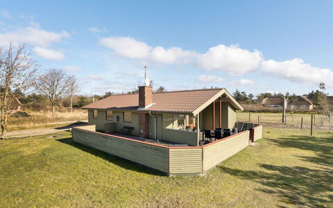 Frille - 200M from the Sea: Gras, Grasland, Landschap, Ecoregio, Plain, Plantengemeenschap, Land Lot, Buitenmeubels, Prairie, Shrubland
