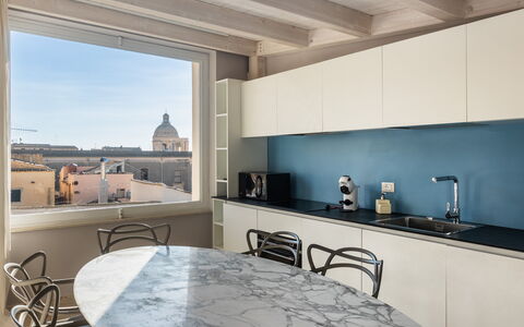 Terrazza Di Erika: Meubilair, Eigendom, Cabinetry, Tafel, Countertop, Gebouw, Interieur Ontwerp, Keuken, Verlichting, Hout