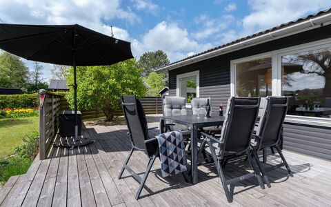 Francis - 300M from the Sea: Hout, Dak, Architectuur, Huis, Huis, Verblijf, Siding, Hardwood, Helling, Landgoed