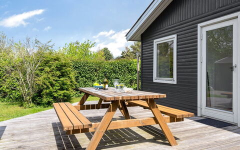 Francis - 300M from the Sea: Hout, Dak, Architectuur, Huis, Huis, Verblijf, Siding, Hardwood, Helling, Landgoed