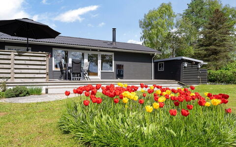 Francis - 300M from the Sea: Hout, Dak, Architectuur, Huis, Huis, Verblijf, Siding, Hardwood, Helling, Landgoed