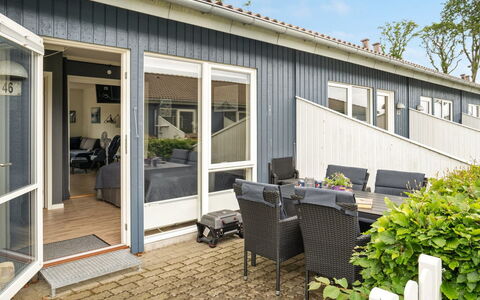 Ala - 80M from the Sea: Meubilair, Interieur Ontwerp, Flooring, Verdieping, Plafond, Kamer, Stoel, Tafel, Appartement, Keuken En Eettafel