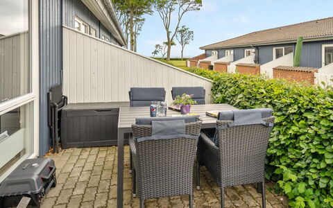Ala - 80M from the Sea: Meubilair, Interieur Ontwerp, Flooring, Verdieping, Plafond, Kamer, Stoel, Tafel, Appartement, Keuken En Eettafel