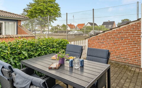 Ala - 80M from the Sea: Meubilair, Interieur Ontwerp, Flooring, Verdieping, Plafond, Kamer, Stoel, Tafel, Appartement, Keuken En Eettafel