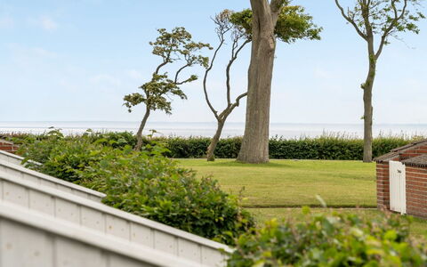Ala - 80M from the Sea: Meubilair, Interieur Ontwerp, Flooring, Verdieping, Plafond, Kamer, Stoel, Tafel, Appartement, Keuken En Eettafel
