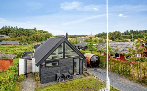 Solfrid - 150M from the Sea: Dak, Huis, Huis, Verblijf, Deur, Siding, Dek, Veranda, Plank, Hardwood