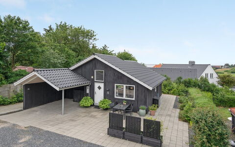 Jörgen - 100M from the Sea: Dak, Huis, Huis, Verblijf, Deur, Siding, Dek, Veranda, Plank, Hardwood