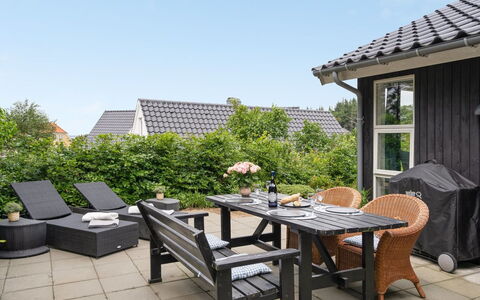 Jörgen - 100M from the Sea: Dak, Huis, Huis, Verblijf, Deur, Siding, Dek, Veranda, Plank, Hardwood