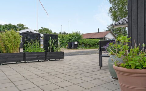 Jörgen - 100M from the Sea: Dak, Huis, Huis, Verblijf, Deur, Siding, Dek, Veranda, Plank, Hardwood
