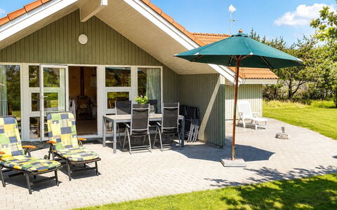 Allita - 12Km from the Sea: Huis, Huis, Deur, Dak, Verblijf, Landgoed, Tuin, Schaduw, Siding, Werf