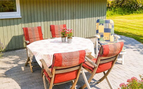 Allita - 12Km from the Sea: Huis, Huis, Deur, Dak, Verblijf, Landgoed, Tuin, Schaduw, Siding, Werf