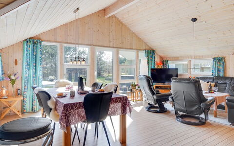 Allita - 12Km from the Sea: Huis, Huis, Deur, Dak, Verblijf, Landgoed, Tuin, Schaduw, Siding, Werf