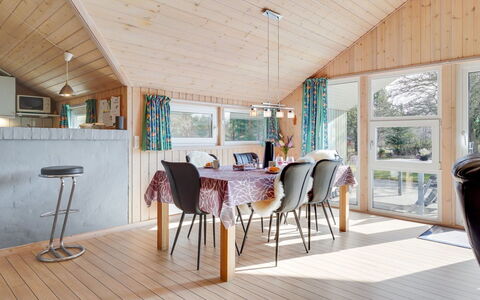 Allita - 12Km from the Sea: Huis, Huis, Deur, Dak, Verblijf, Landgoed, Tuin, Schaduw, Siding, Werf