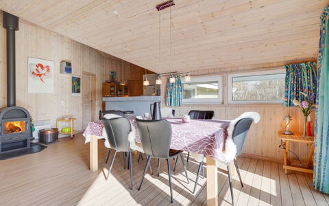 Allita - 12Km from the Sea: Huis, Huis, Deur, Dak, Verblijf, Landgoed, Tuin, Schaduw, Siding, Werf