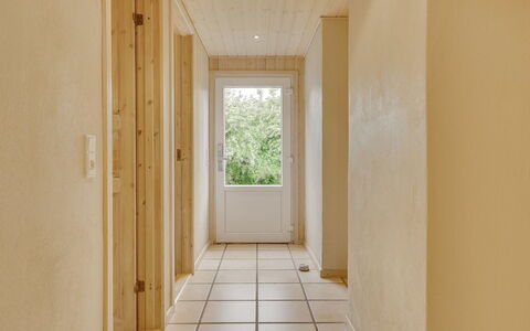 Aviaja - 12Km from the Sea: Meubilair, Interieur Ontwerp, Flooring, Verdieping, Plafond, Kamer, Stoel, Tafel, Appartement, Keuken En Eettafel