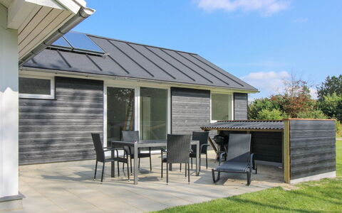 Sada - 12Km from the Sea: Huis, Huis, Dak, Woongebied, Verblijf, Landgoed, Boerderij, Gazon, Landscaping, Siding