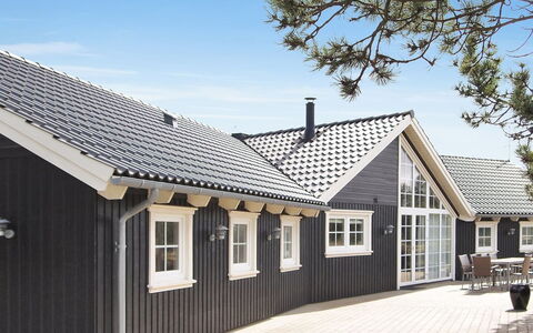 Sighwaldi - 900M from the Sea: Hout, Dak, Architectuur, Huis, Huis, Verblijf, Siding, Hardwood, Helling, Landgoed