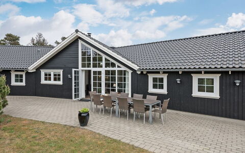 Sighwaldi - 900M from the Sea: Hout, Dak, Architectuur, Huis, Huis, Verblijf, Siding, Hardwood, Helling, Landgoed