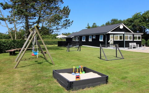 Kadir - 500M from the Sea: Hout, Dak, Architectuur, Huis, Huis, Verblijf, Siding, Hardwood, Helling, Landgoed