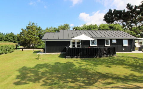 Kadir - 500M from the Sea: Hout, Dak, Architectuur, Huis, Huis, Verblijf, Siding, Hardwood, Helling, Landgoed