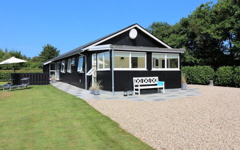 Kadir - 500M from the Sea: Hout, Dak, Architectuur, Huis, Huis, Verblijf, Siding, Hardwood, Helling, Landgoed