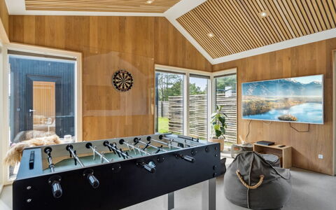 Toyah - 400M from the Sea: Hout, Dak, Architectuur, Huis, Huis, Verblijf, Siding, Hardwood, Helling, Landgoed