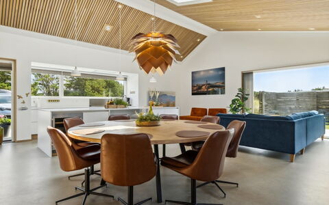 Toyah - 400M from the Sea: Hout, Dak, Architectuur, Huis, Huis, Verblijf, Siding, Hardwood, Helling, Landgoed