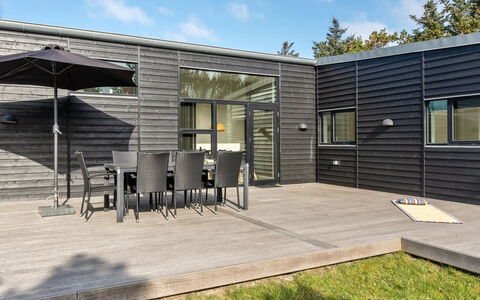 Joachim - 200M from the Sea: Dak, Huis, Huis, Verblijf, Deur, Siding, Dek, Veranda, Plank, Hardwood