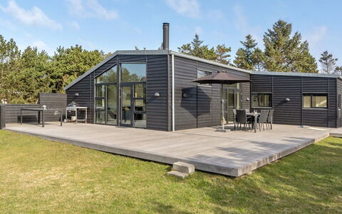 Joachim - 200M from the Sea: Dak, Huis, Huis, Verblijf, Deur, Siding, Dek, Veranda, Plank, Hardwood