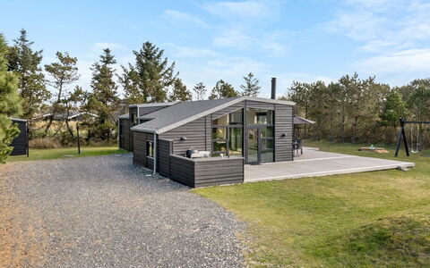 Joachim - 200M from the Sea: Dak, Huis, Huis, Verblijf, Deur, Siding, Dek, Veranda, Plank, Hardwood