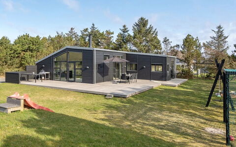 Joachim - 200M from the Sea: Dak, Huis, Huis, Verblijf, Deur, Siding, Dek, Veranda, Plank, Hardwood