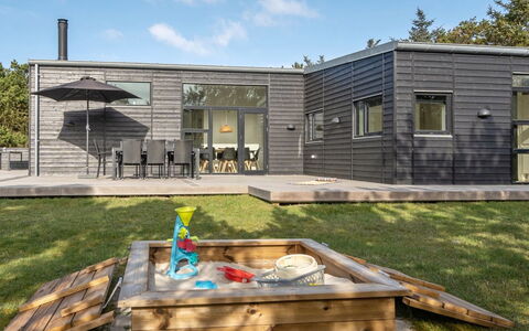 Joachim - 200M from the Sea: Dak, Huis, Huis, Verblijf, Deur, Siding, Dek, Veranda, Plank, Hardwood