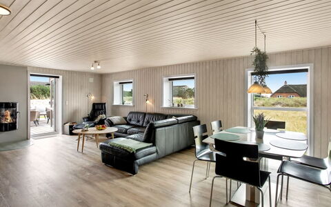 Dirtje - 200M from the Sea: Hout, Plafond, Flooring, Interieur Ontwerp, Verdieping, Houten Vloer, Hardwood, Woonkamer, Plank, Beits