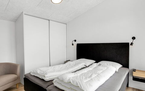 Dirtje - 200M from the Sea: Interieur Ontwerp, Plafond, Slaapkamer, Bed, Flooring, Verdieping, Bedding, Bed Frame, Laken, Kamer