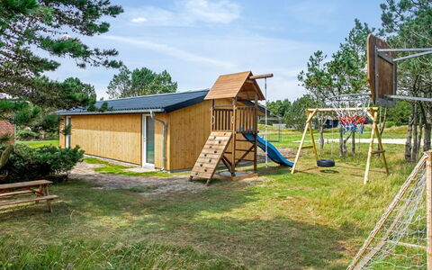 Dirtje - 200M from the Sea: Hout, Verblijf, Dak, Land Lot, Garden Gebouwen, Schuur, Schaduw, Tuin, Backyard, Gazon
