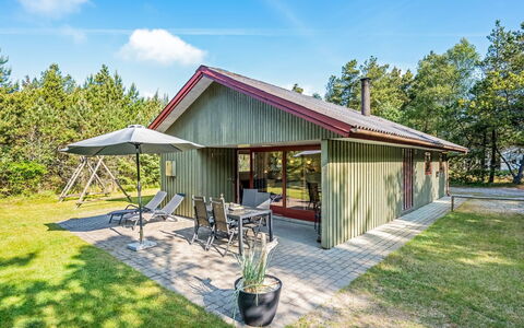 Yngvy - 1.3Km from the Sea: Meubilair, Interieur Ontwerp, Flooring, Verdieping, Plafond, Kamer, Stoel, Tafel, Appartement, Keuken En Eettafel