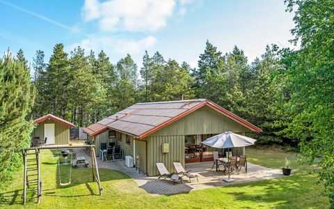 Yngvy - 1.3Km from the Sea: Meubilair, Interieur Ontwerp, Flooring, Verdieping, Plafond, Kamer, Stoel, Tafel, Appartement, Keuken En Eettafel
