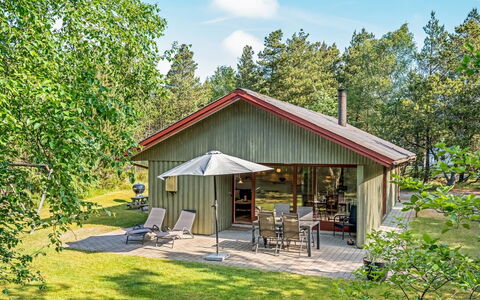 Yngvy - 1.3Km from the Sea: Meubilair, Interieur Ontwerp, Flooring, Verdieping, Plafond, Kamer, Stoel, Tafel, Appartement, Keuken En Eettafel