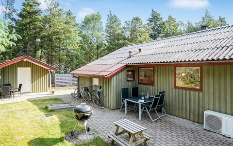 Yngvy - 1.3Km from the Sea: Meubilair, Interieur Ontwerp, Flooring, Verdieping, Plafond, Kamer, Stoel, Tafel, Appartement, Keuken En Eettafel