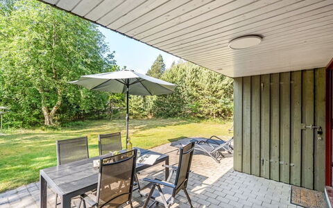 Yngvy - 1.3Km from the Sea: Meubilair, Interieur Ontwerp, Flooring, Verdieping, Plafond, Kamer, Stoel, Tafel, Appartement, Keuken En Eettafel
